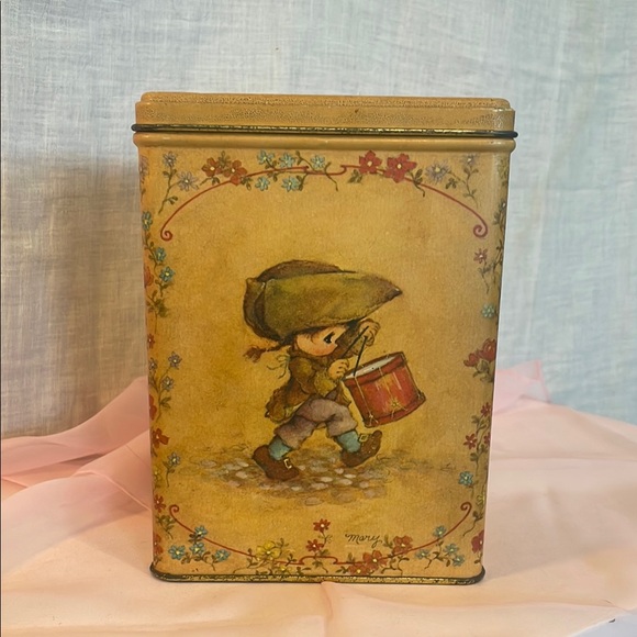 Vintage Decorative Tin with Drummer Boy Design - Picture 1 of 5